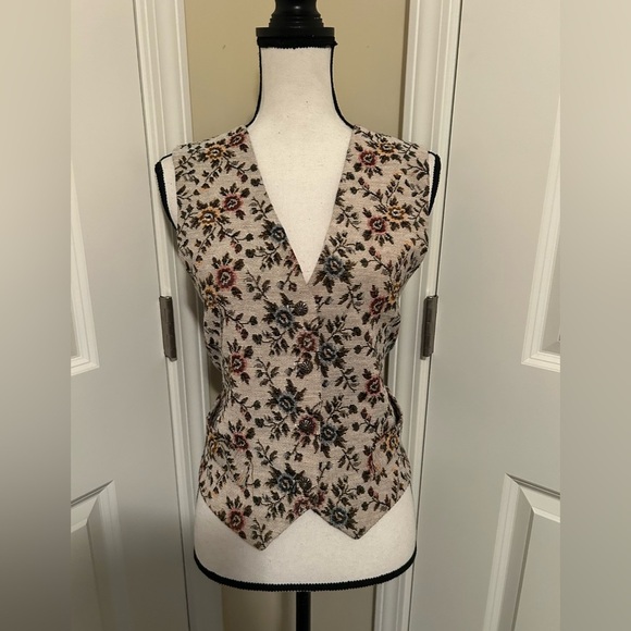 Casual Corner Tops - Vintage Floral Patterned Sleeveless vest Top 20% wool